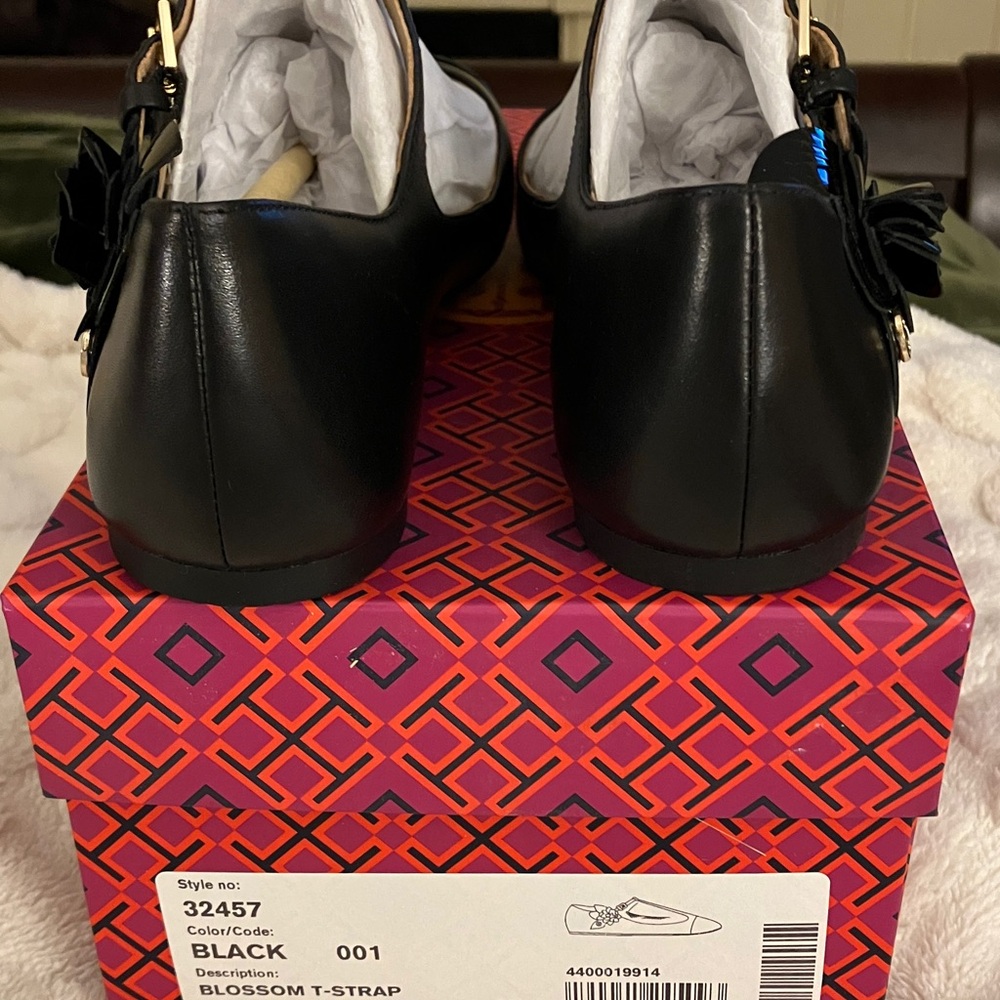 Elegant New With Tags Tory Burch Black T-Strap Cap Toe Flat Women's Shoes 7M - Picture 5 of 13